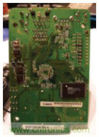 圖3：WPS54G打印服務(wù)器電路板背面。