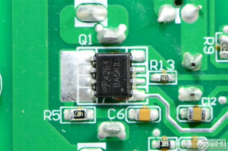 航嘉智能插線板拆解評測：看老牌機(jī)電如何&rdquo;秒殺&ldquo;后起之秀