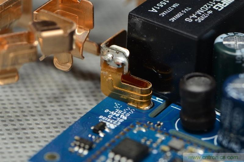 做工怒贊 神秘芯片！小米智能插線板拆解、評測