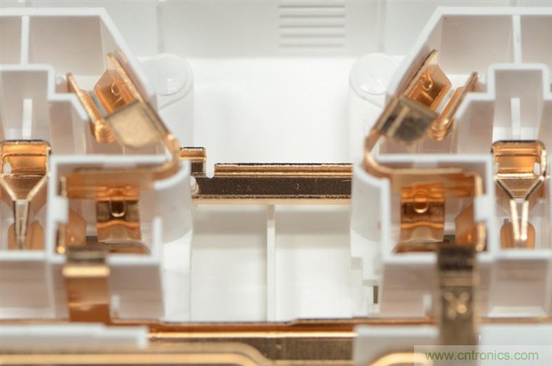 做工怒贊 神秘芯片！小米智能插線板拆解、評測