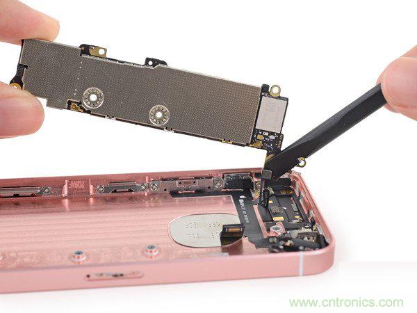 有什么地方?jīng)]有變？iPhone SE真機拆解