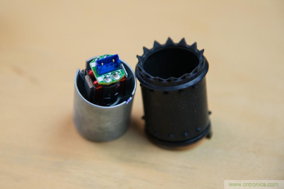 拆解戴森吹風機：近三千元的價格貴在哪？