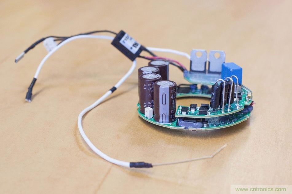 拆解戴森吹風機：近三千元的價格貴在哪？