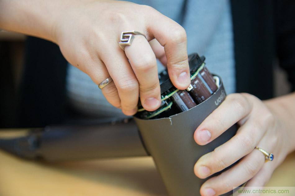 拆解戴森吹風機：近三千元的價格貴在哪？