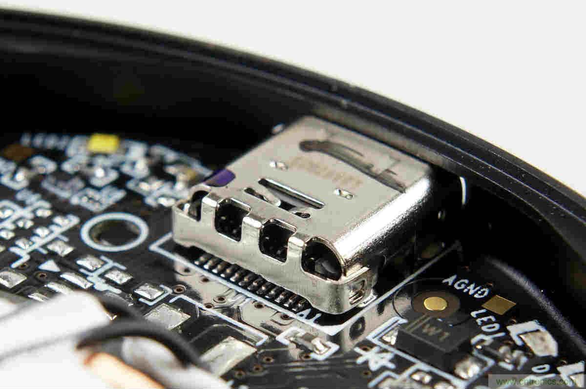 拆解對比：系出同門，小米、紫米無線充電器的差別有多大？