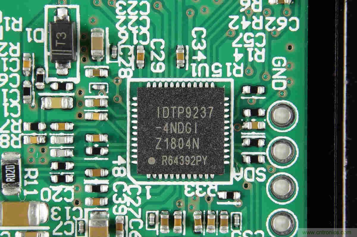 拆解對比：系出同門，小米、紫米無線充電器的差別有多大？