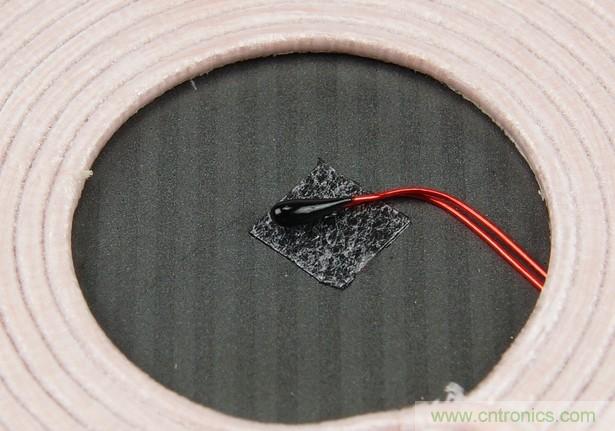 拆解對比：系出同門，小米、紫米無線充電器的差別有多大？