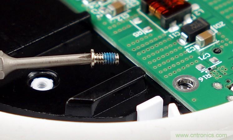 拆解對比：系出同門，小米、紫米無線充電器的差別有多大？