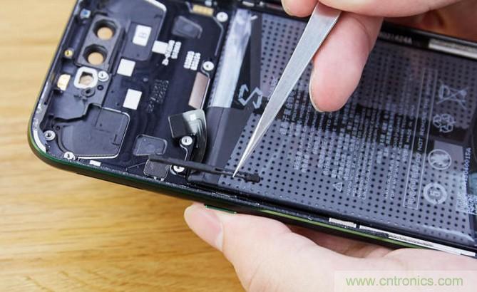 拆解黑鯊手機(jī)：多級(jí)直觸一體式液冷系統(tǒng)有什么門(mén)道？