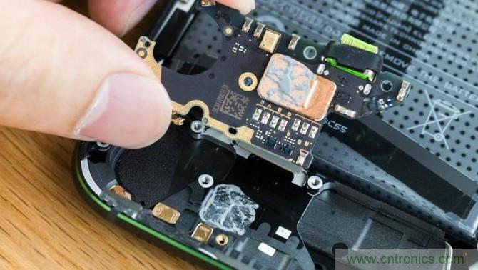 拆解黑鯊手機(jī)：多級(jí)直觸一體式液冷系統(tǒng)有什么門(mén)道？