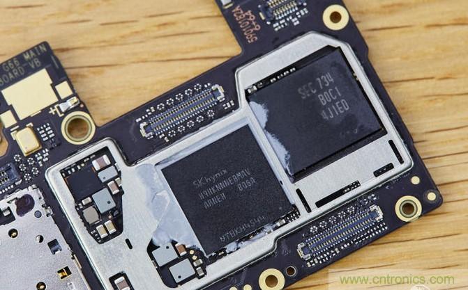 拆解黑鯊手機(jī)：多級(jí)直觸一體式液冷系統(tǒng)有什么門(mén)道？