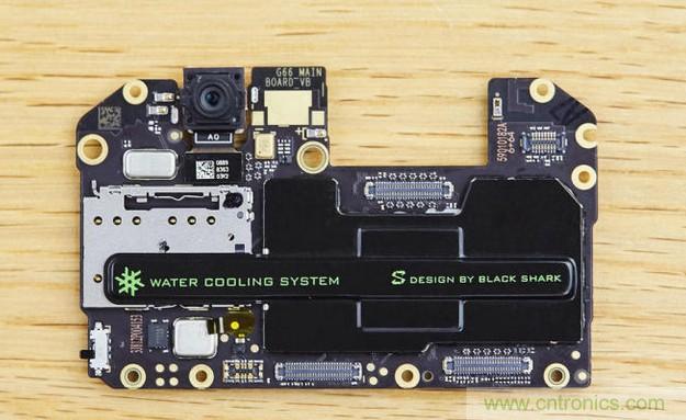拆解黑鯊手機(jī)：多級(jí)直觸一體式液冷系統(tǒng)有什么門(mén)道？