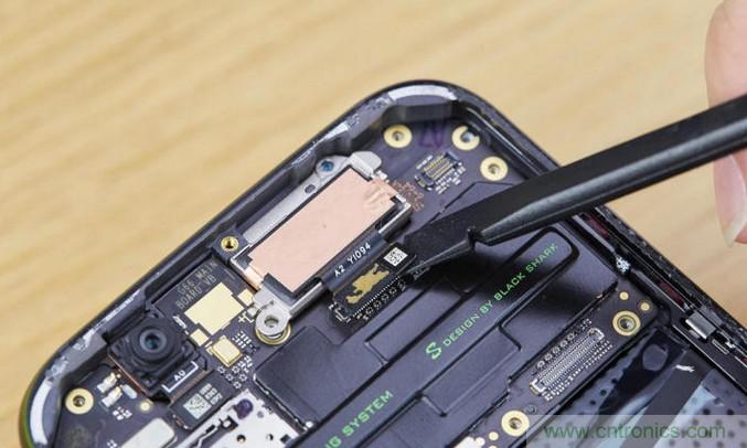 拆解黑鯊手機(jī)：多級(jí)直觸一體式液冷系統(tǒng)有什么門(mén)道？