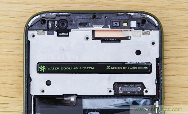 拆解黑鯊手機(jī)：多級(jí)直觸一體式液冷系統(tǒng)有什么門(mén)道？