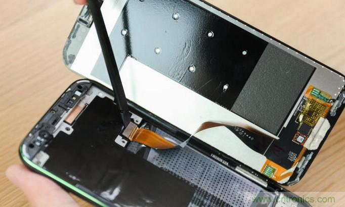 拆解黑鯊手機(jī)：多級(jí)直觸一體式液冷系統(tǒng)有什么門(mén)道？