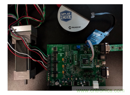 如何使用降階隆伯格觀測器估算永磁同步電機(jī)的轉(zhuǎn)子磁鏈位置？