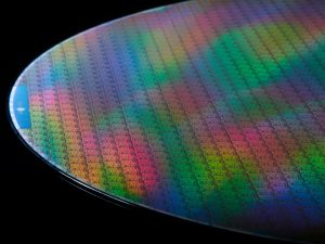 硅光技術(shù)新突破：意法半導體PIC100開啟數(shù)據(jù)中心高能效時代